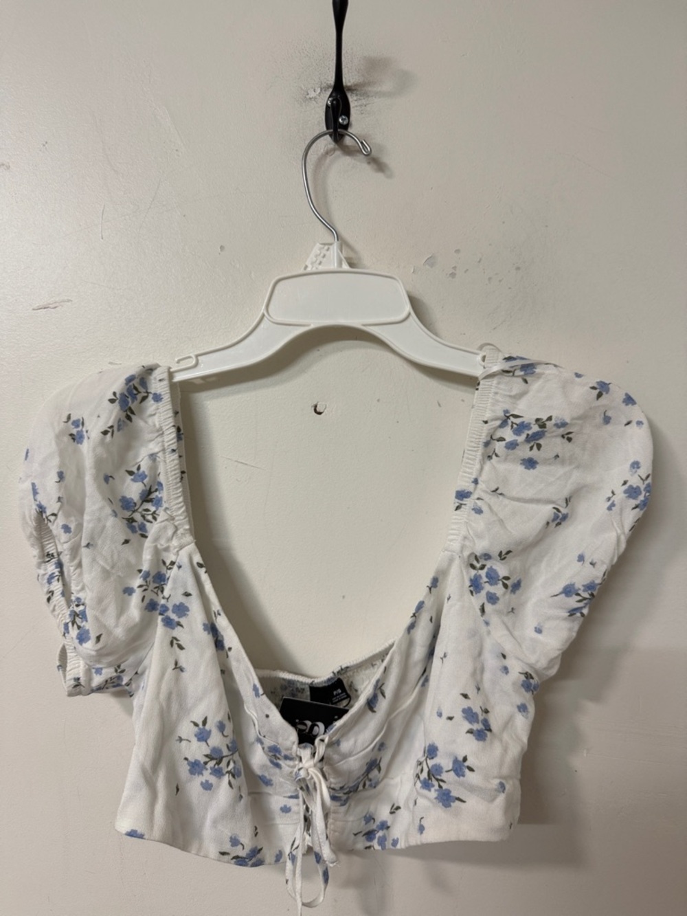 Floral Blue & White Tie-Front Puff Sleeve Crop Top